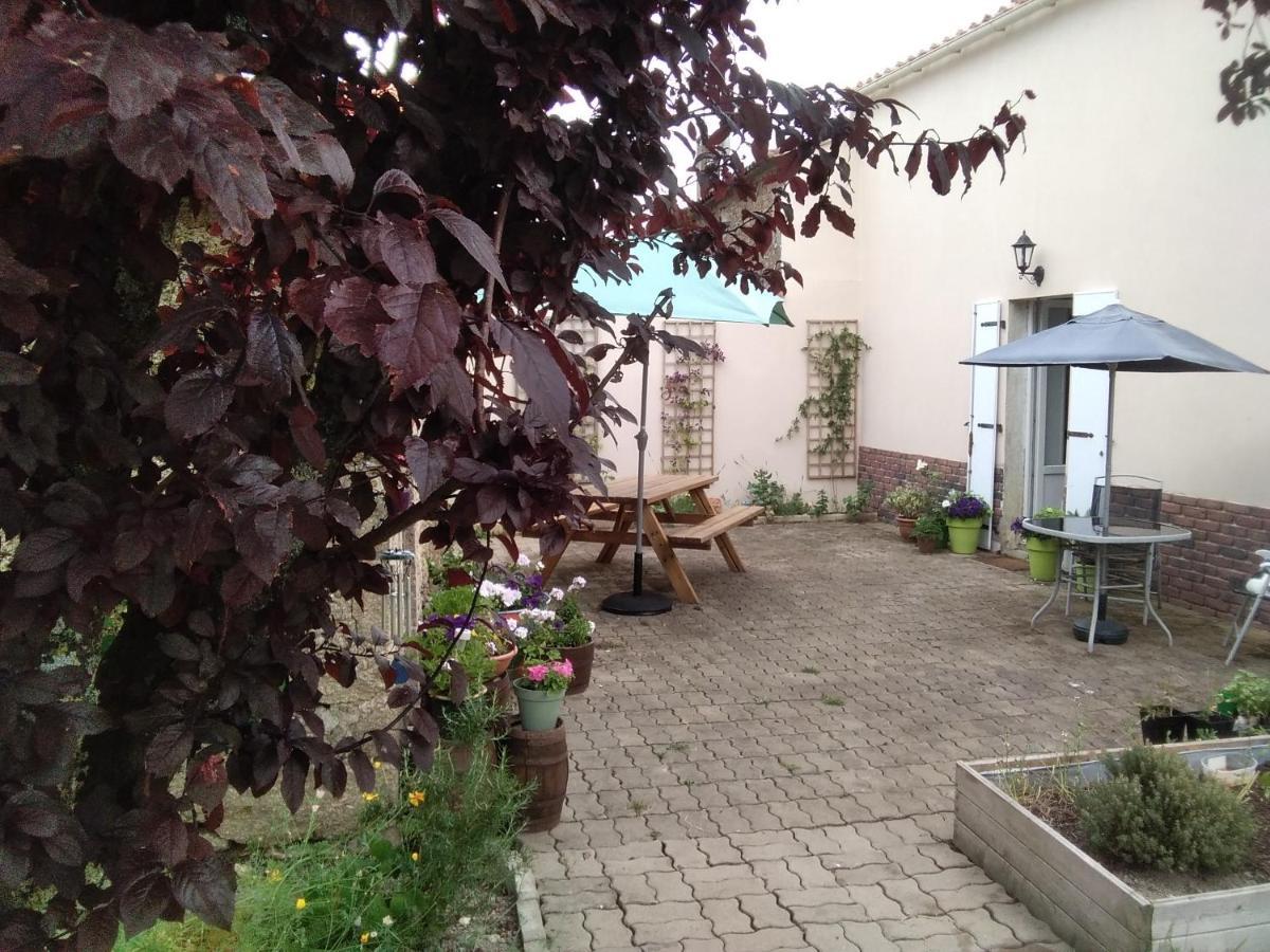 Les Tournesols Bed & Breakfast La Bernardiere Eksteriør bilde